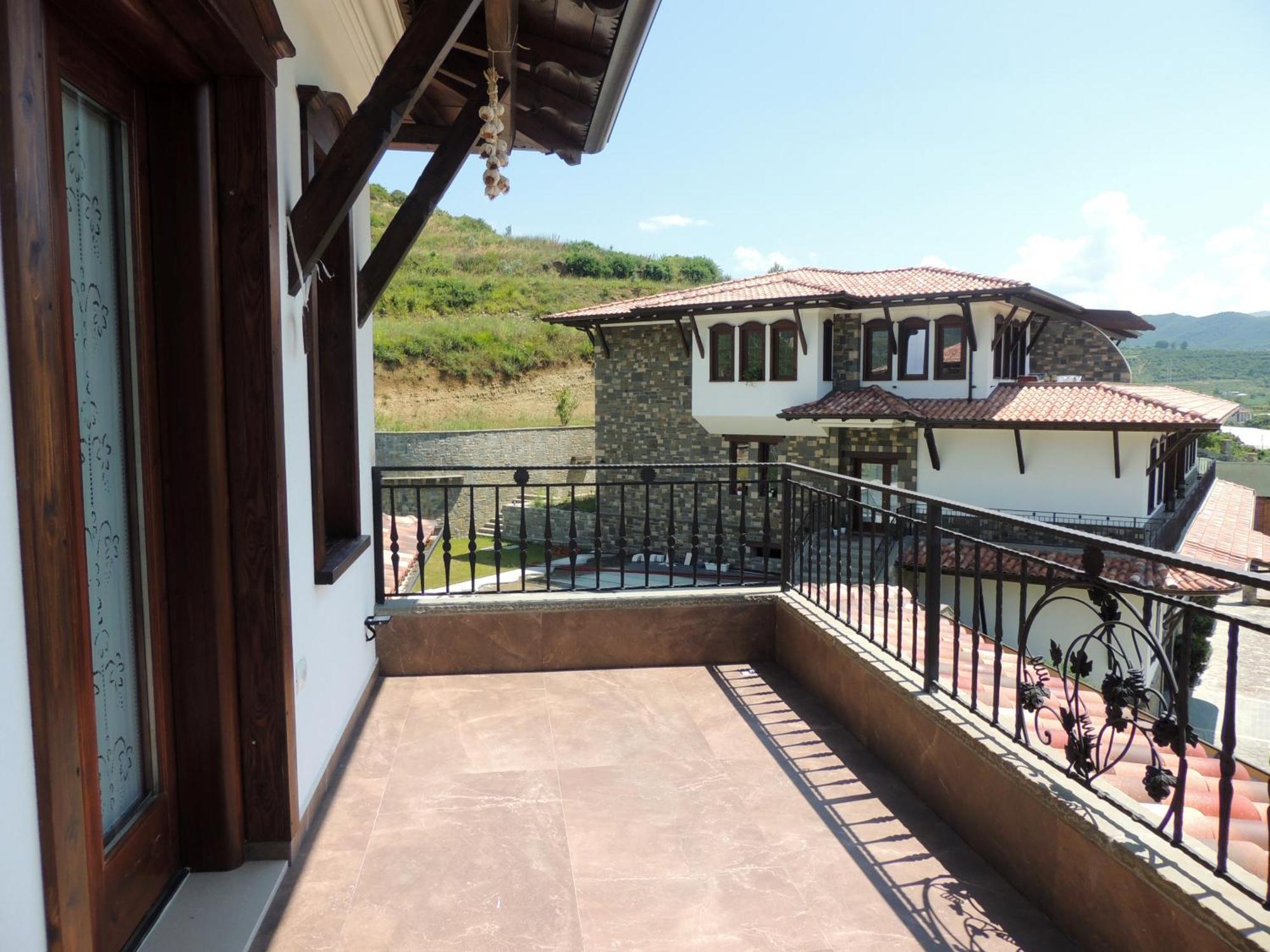 Pupa Winery & Guest House - Berat Gjestgiverier